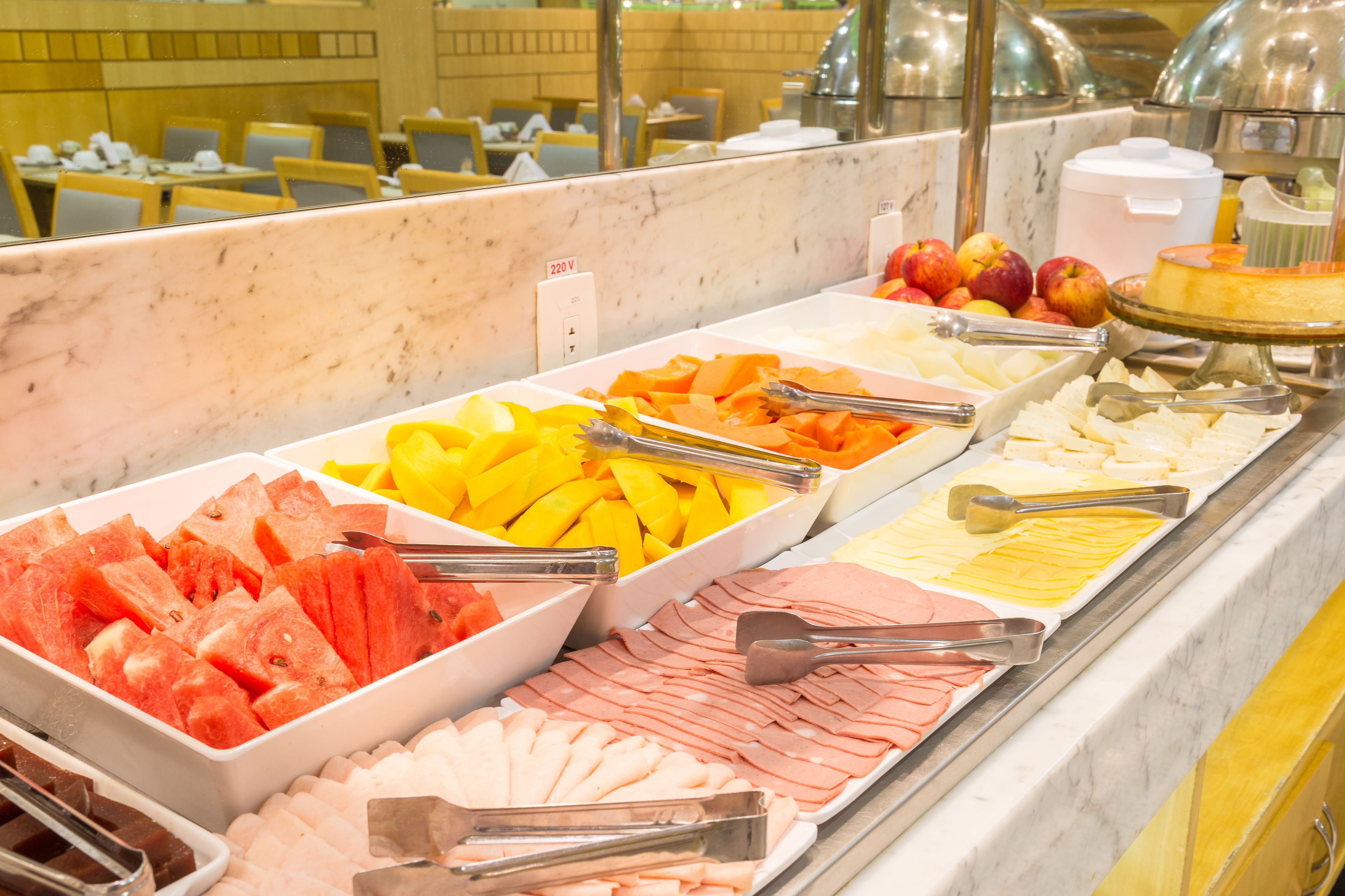 含每日自助早餐