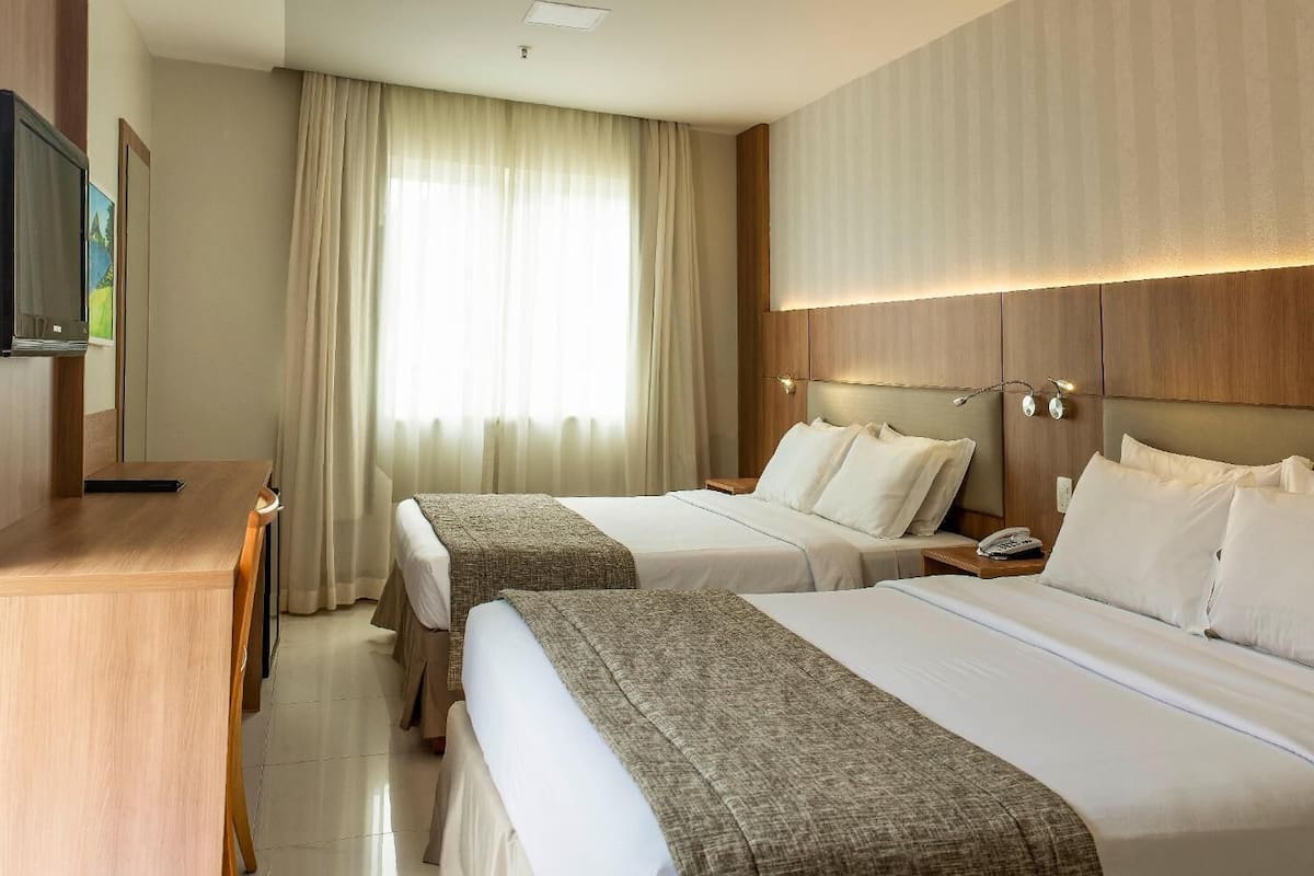 Minibar, caja fuerte, cortinas opacas y wifi gratis