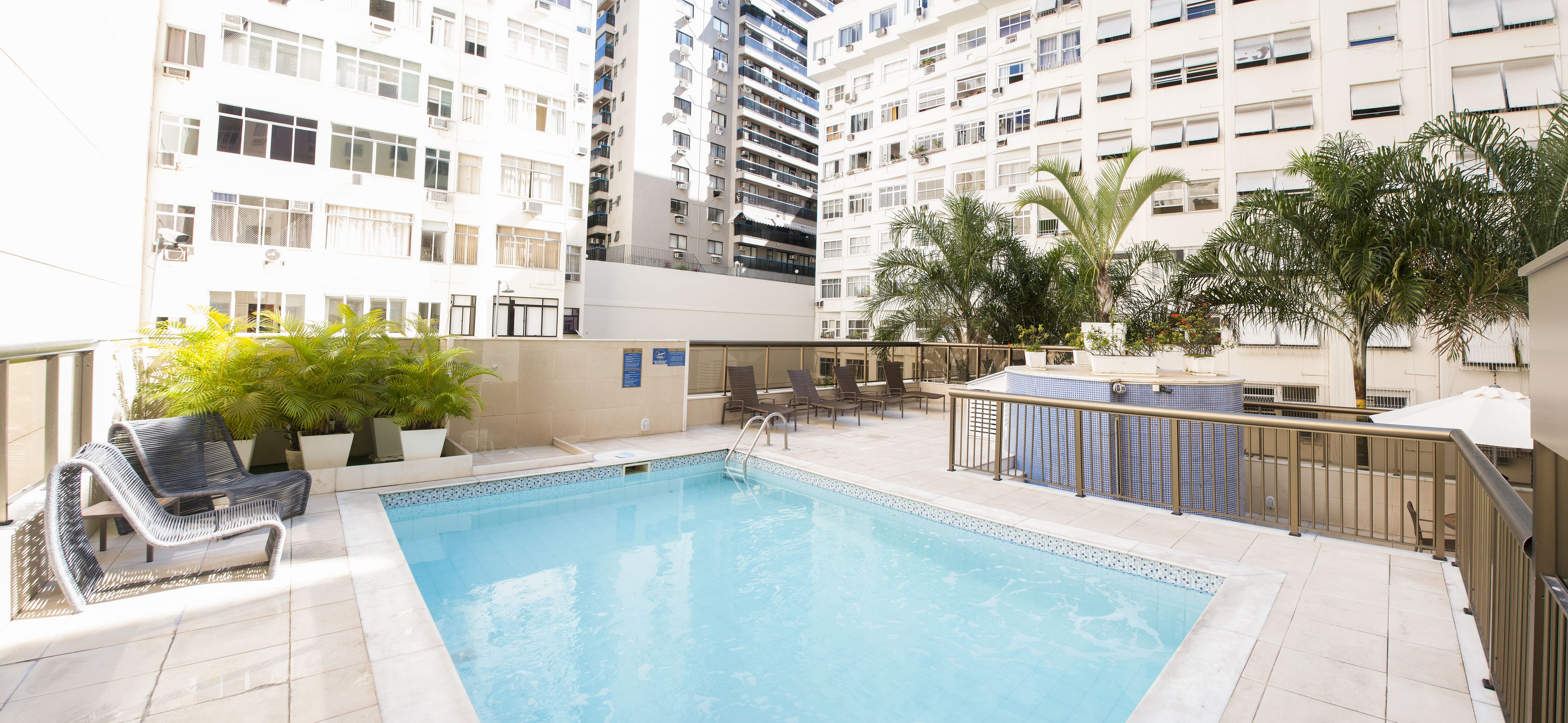 Outdoor pool, pool umbrellas, sun loungers