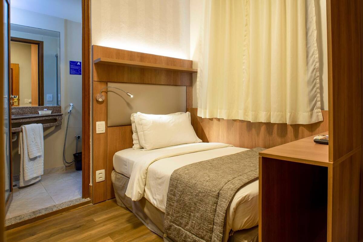 Minibar, caja fuerte, cortinas opacas y wifi gratis