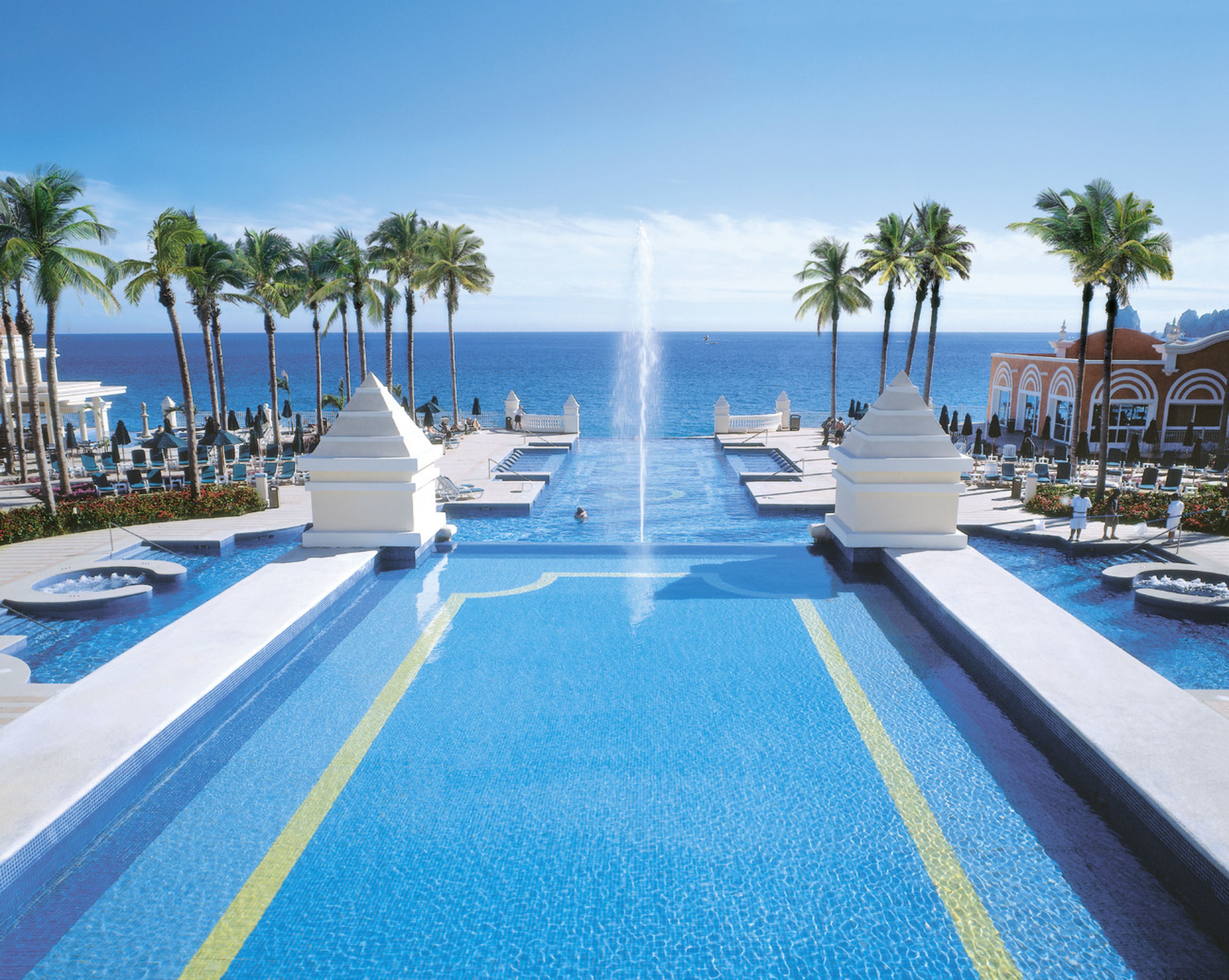 6 outdoor pools, pool umbrellas, sun loungers