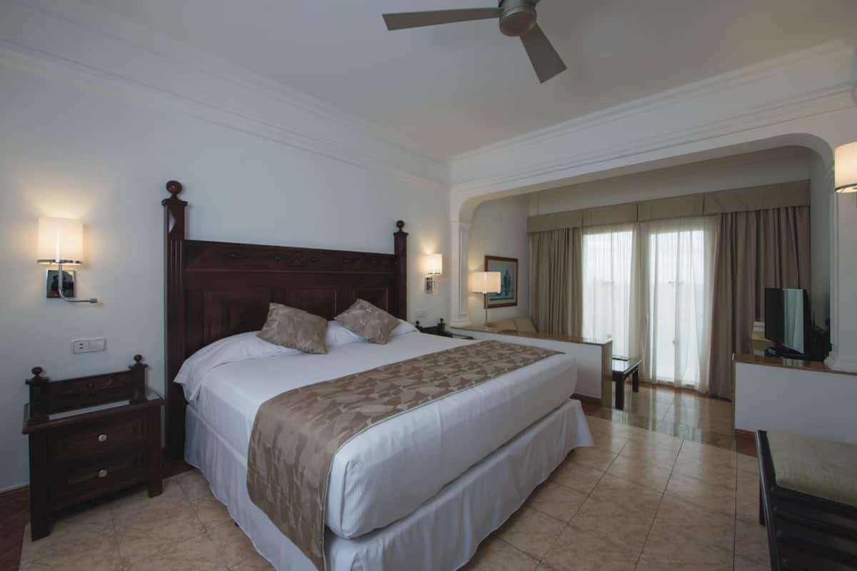 1 bedroom, minibar, in-room safe, laptop workspace