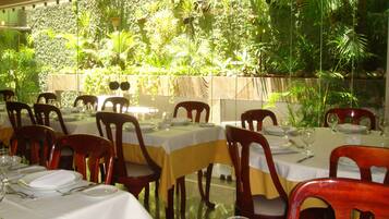 Termasuk sarapan setiap hari