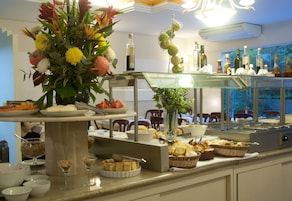 Café da manhã e almoço