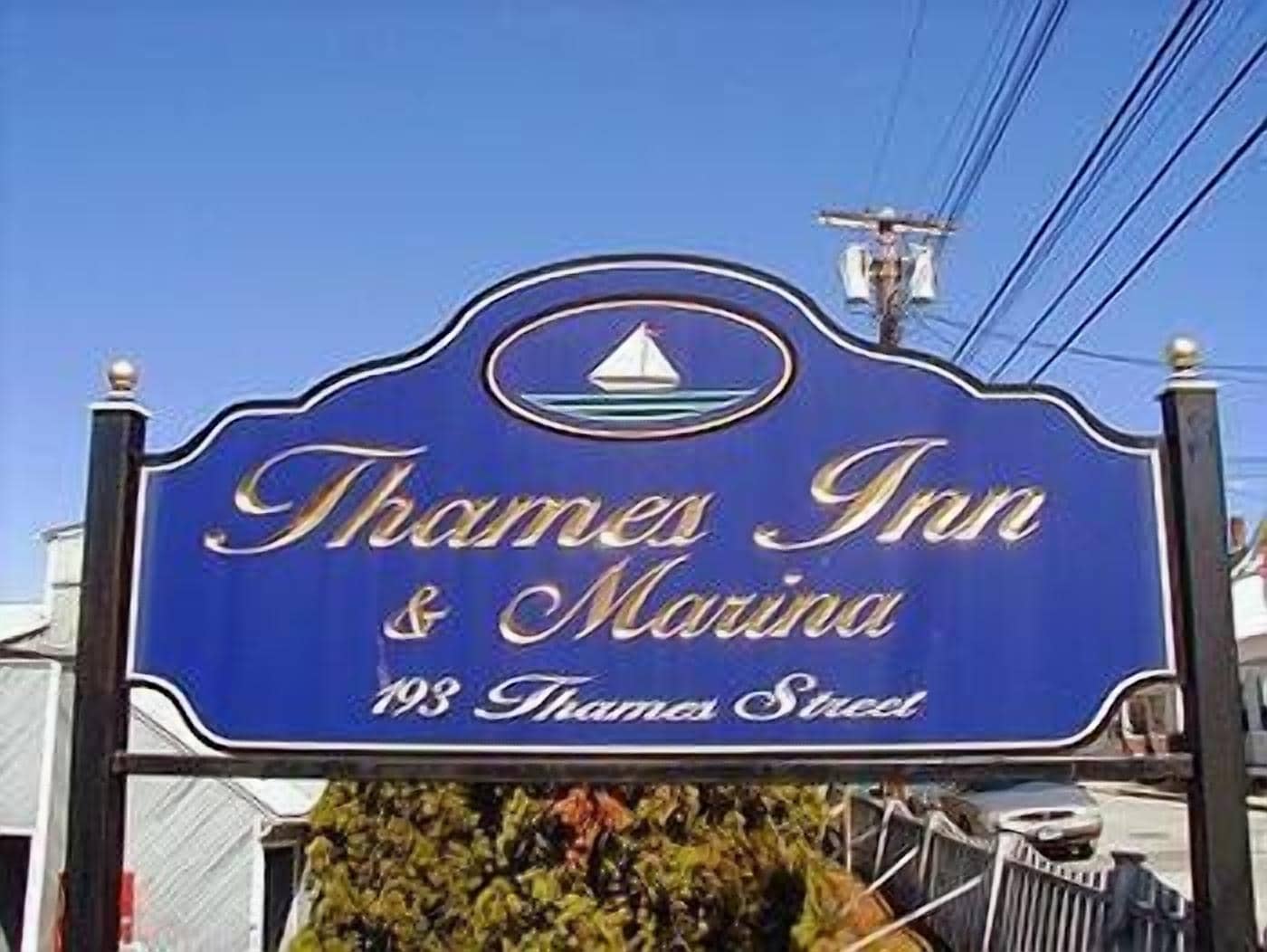 A sign for Thames Inn & Marina at 193 Thames Street.