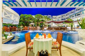 Breakfast, lunch, dinner served; pool views - Andaman Seaview Hotel (Karon)