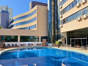 Outdoor pool - Continental Inn (Foz do Iguaçu)