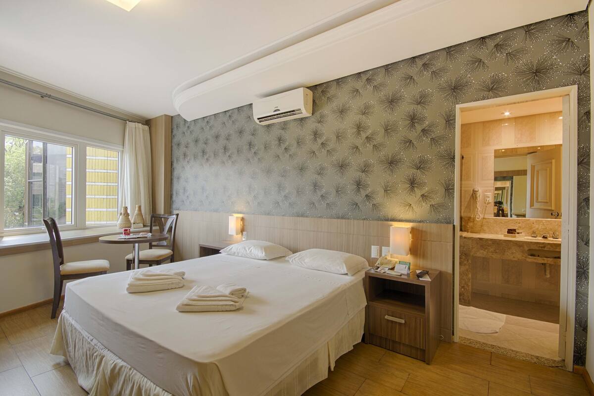 Minibar, in-room safe, soundproofing, free WiFi