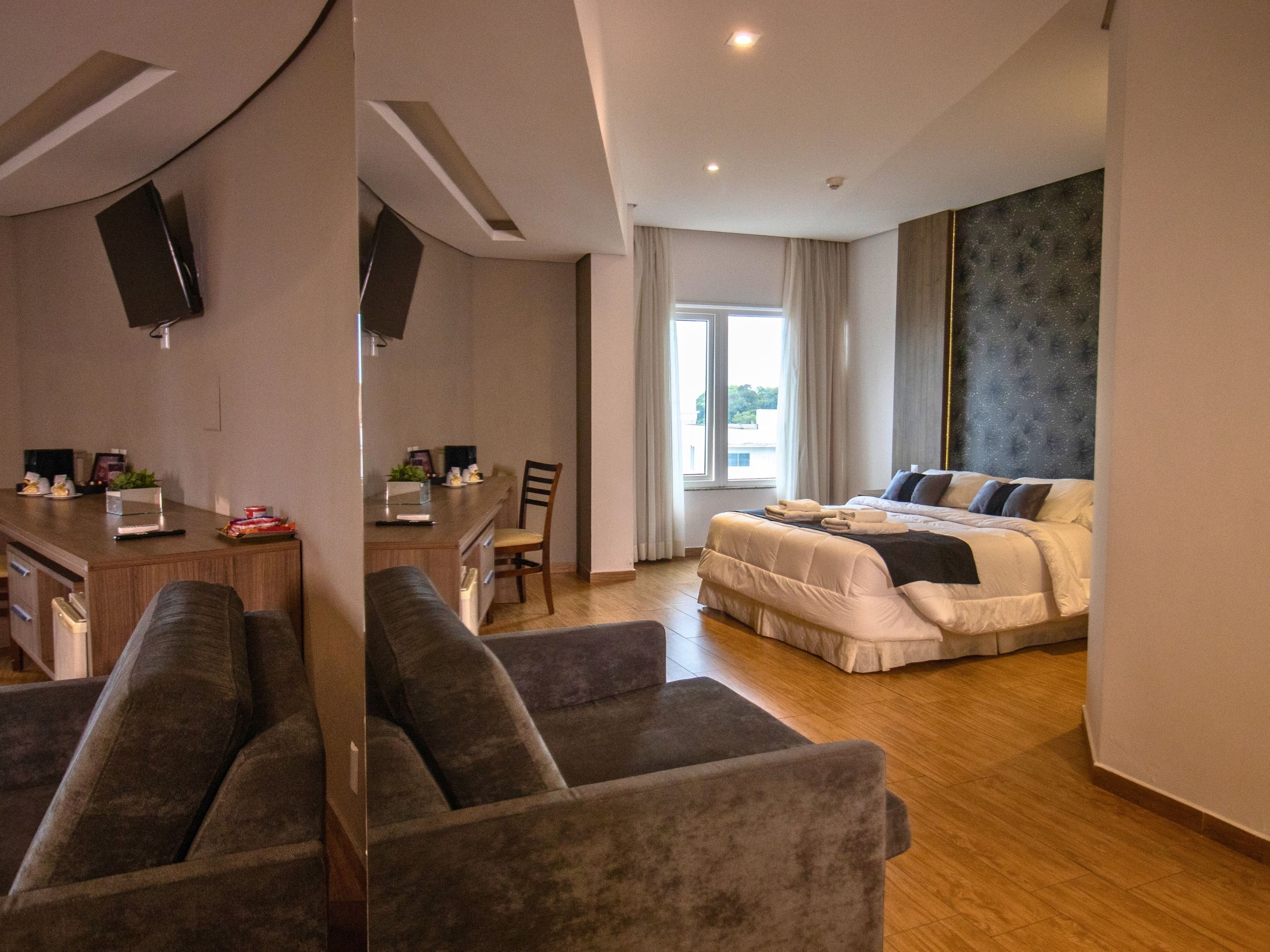 executive suite | minibar, in-room safe, soundproofing, free wifi