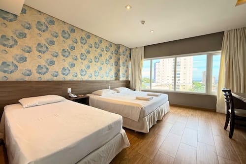Quarto triplo premier | Frigobar, cofres nos quartos, quartos à prova de som, Wi-Fi de cortesia