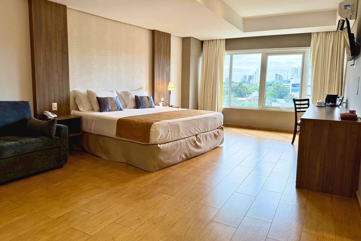 Minibar, in-room safe, soundproofing, free WiFi