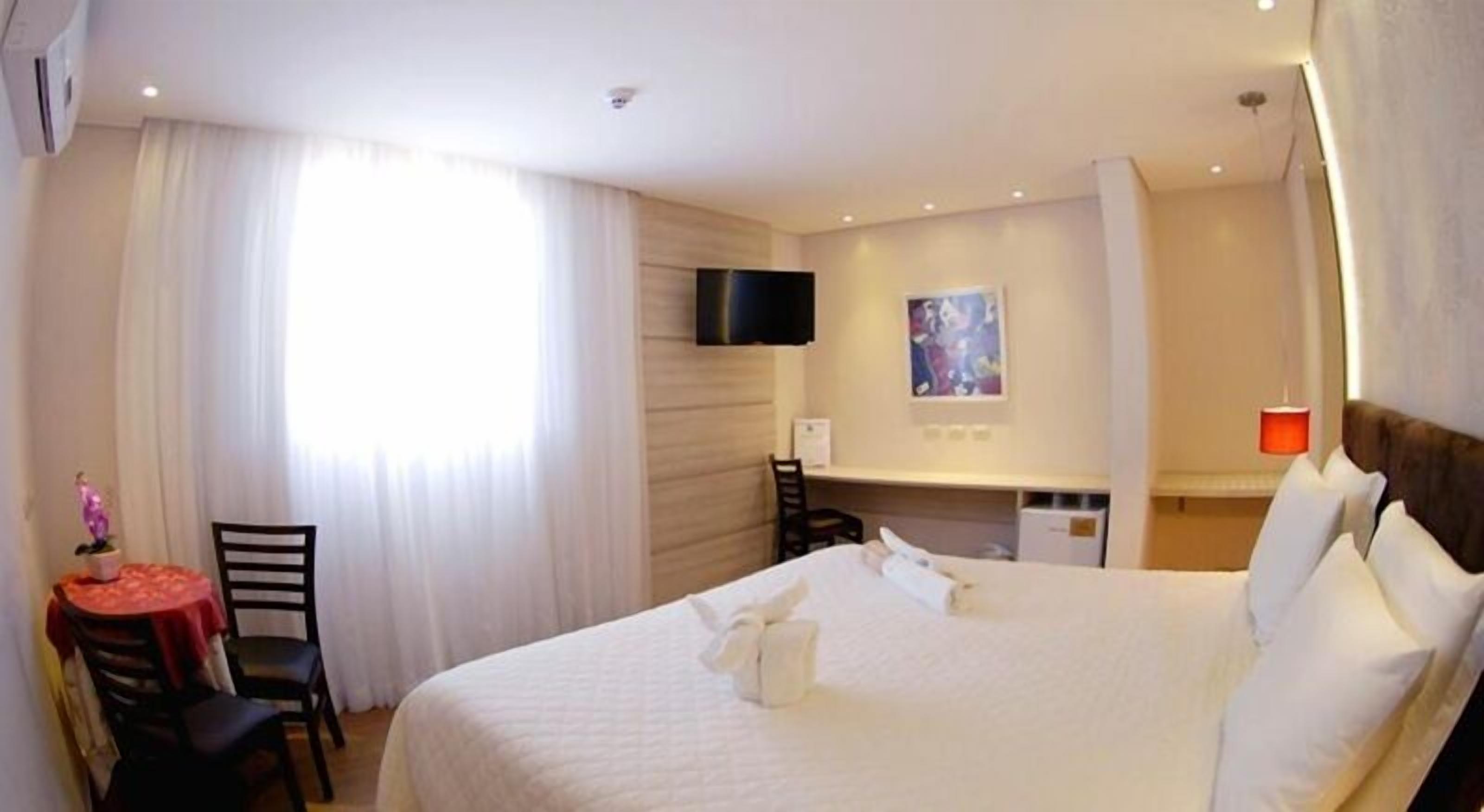 Peralatan tempat tidur premium, bar mini, peti besi dalam bilik 