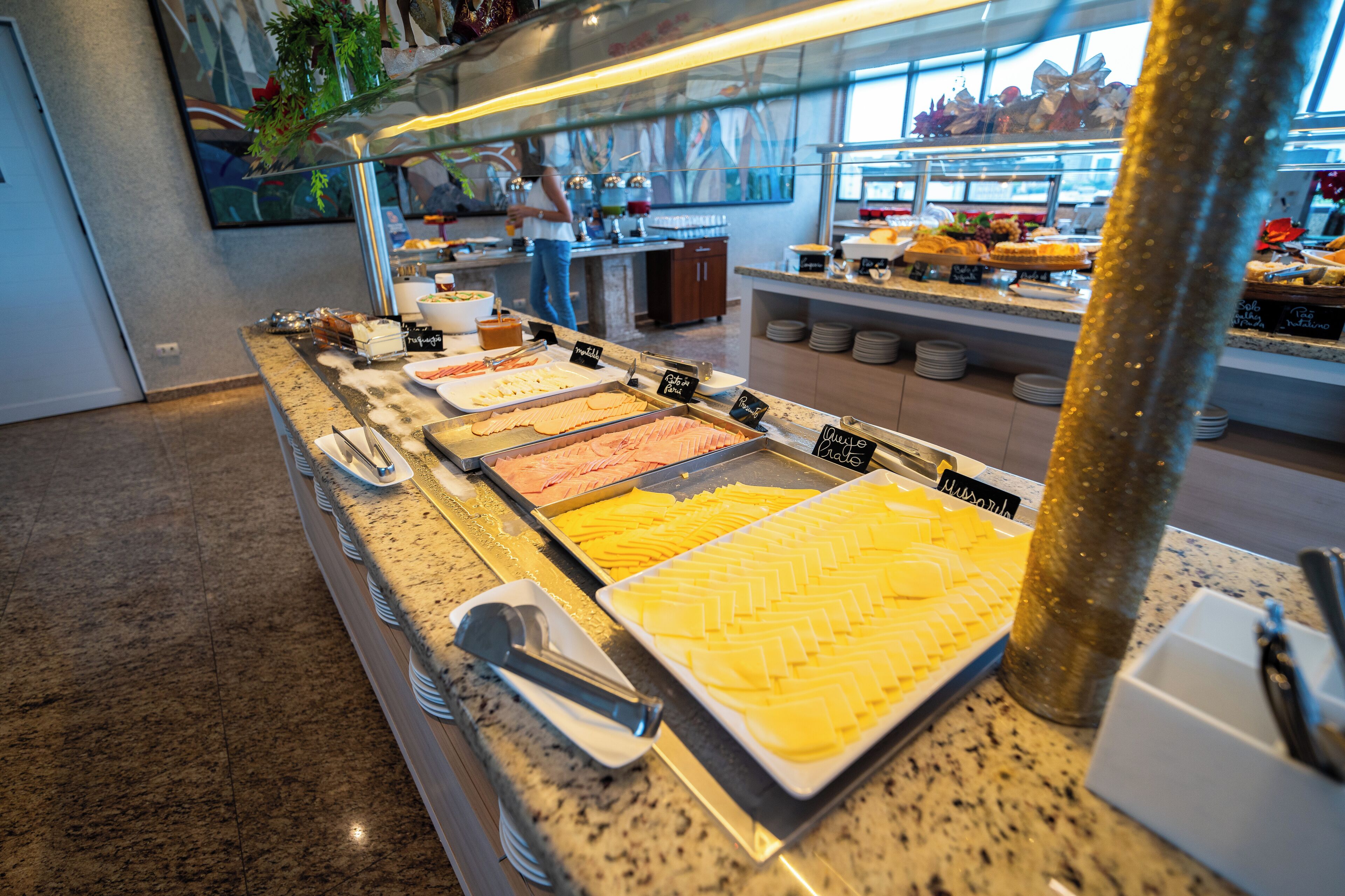 Café da manhã com buffet grátis todos os dias