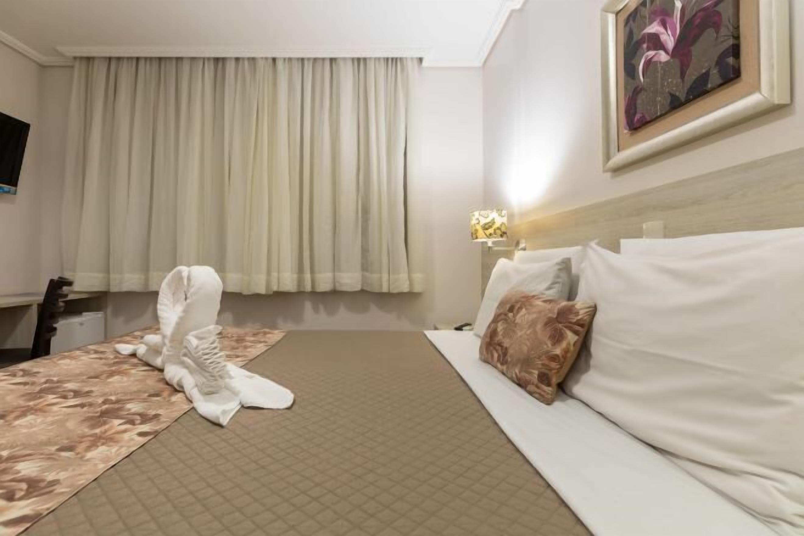 Ropa de cama de alta calidad, minibar, caja fuerte y cortinas opacas