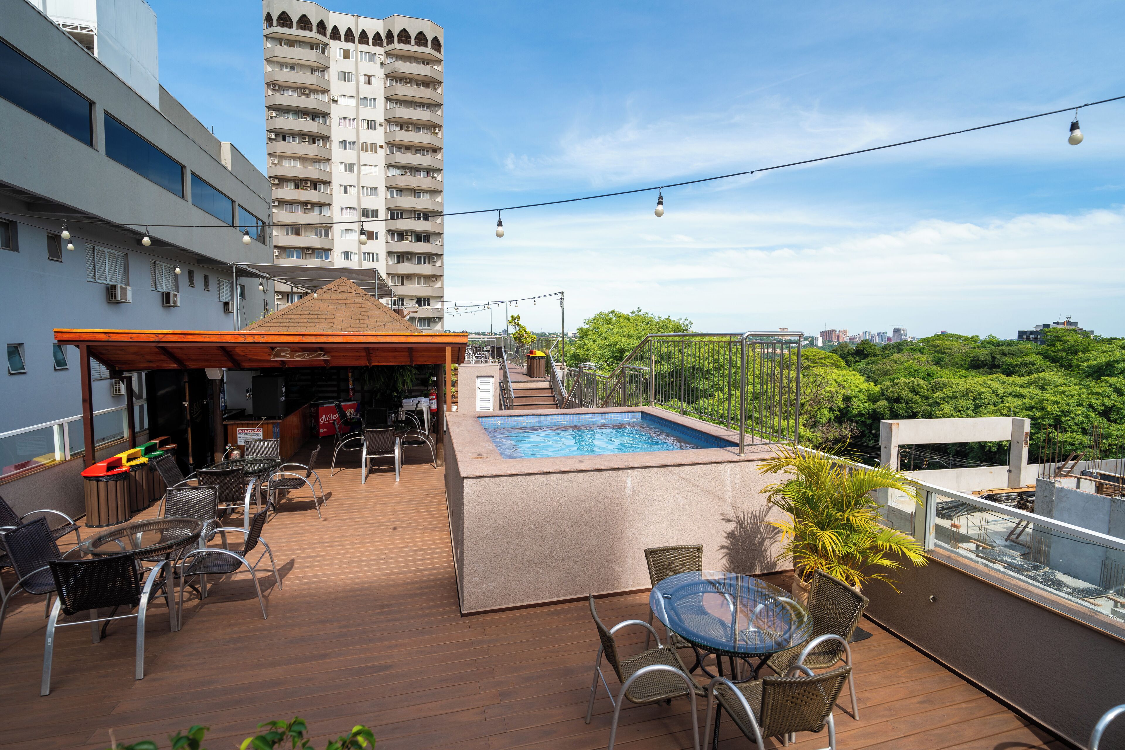 3 piscinas al aire libre, sombrillas, sillones reclinables de piscina