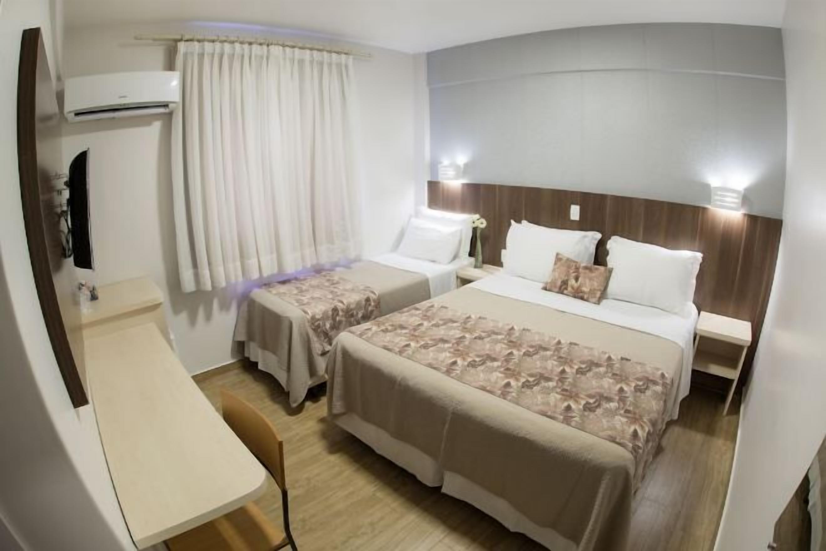 Ropa de cama de alta calidad, minibar, caja fuerte y cortinas opacas