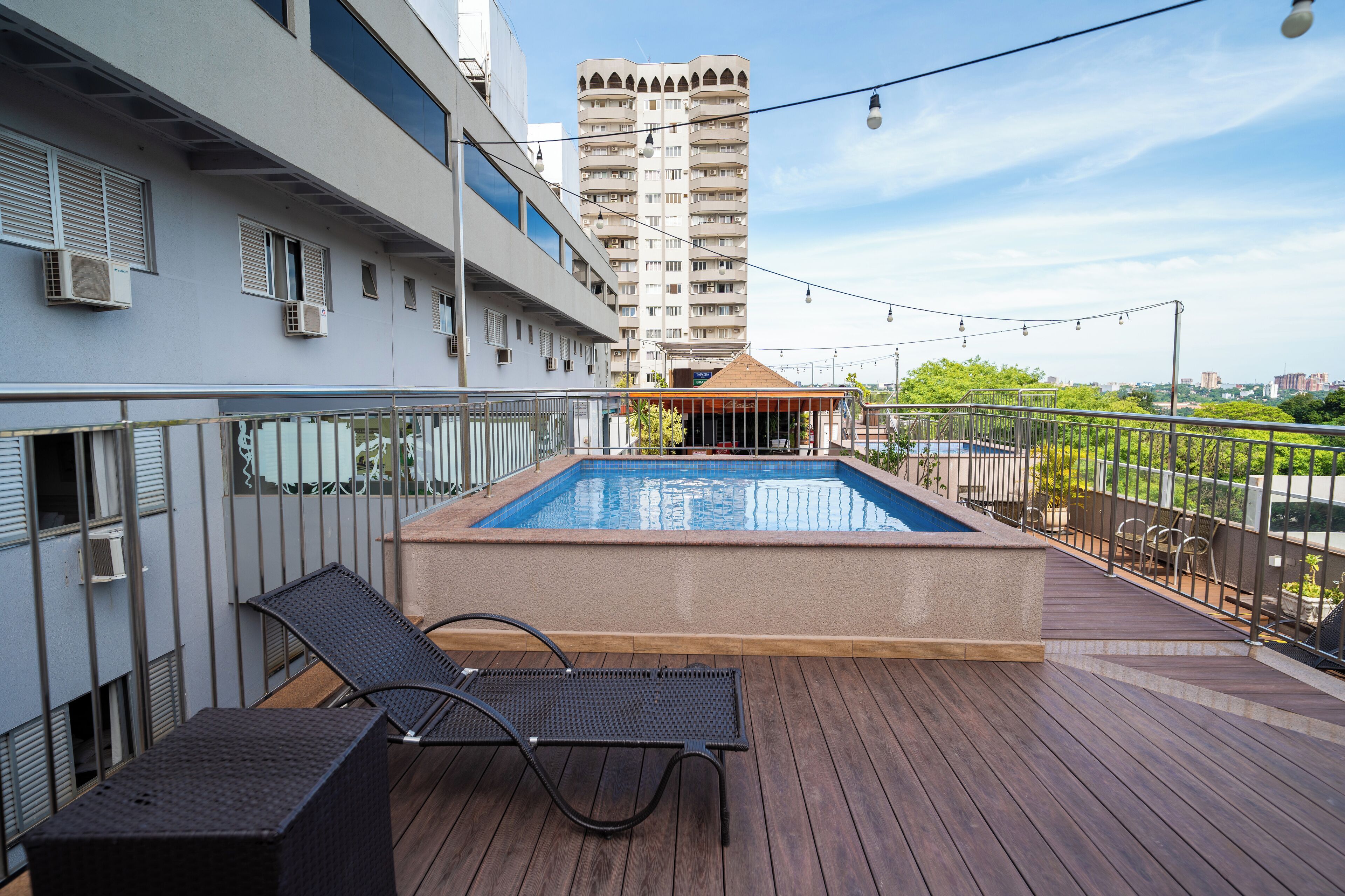 3 piscinas al aire libre, sombrillas, sillones reclinables de piscina