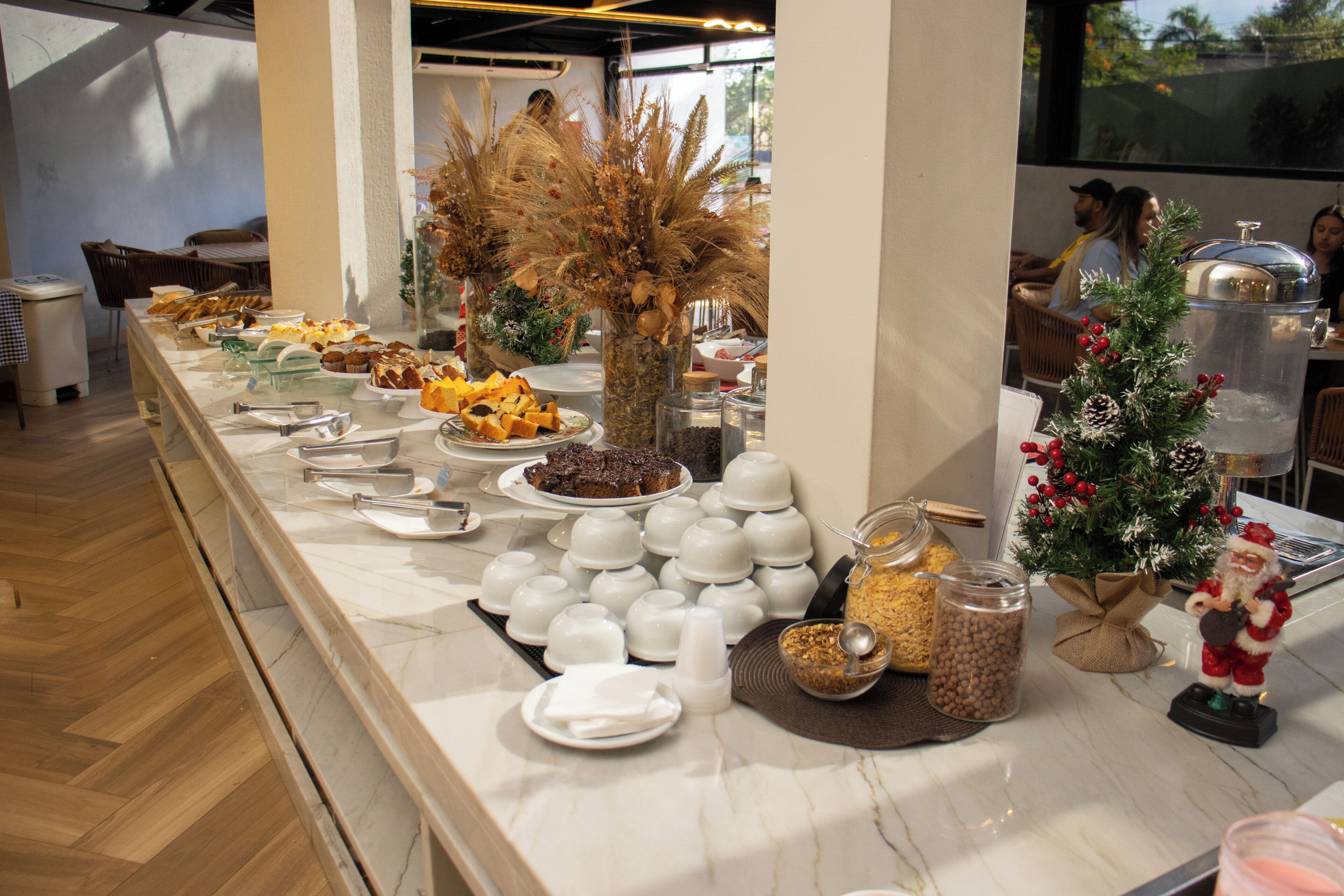 Free daily full breakfast 