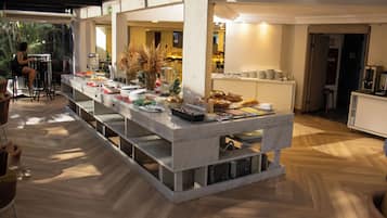 Free daily full breakfast