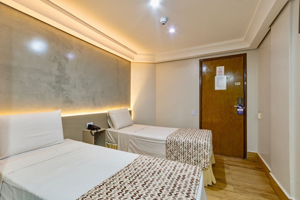 quarto duplo solteiro | hypo-allergenic bedding, minibar, free wifi, bed sheets