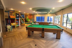 Game room - Hotel Portinari Centro (Foz do Iguaçu)