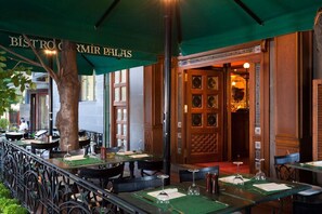 3 restaurants; breakfast, lunch, and dinner served - Germir Palas Hotel - Special Class (Istanbul)