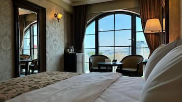 Deluxe Room, 1 Queen Bed, Non Smoking, Partial Sea View | Premium bedding, pillow-top beds, minibar, in-room safe