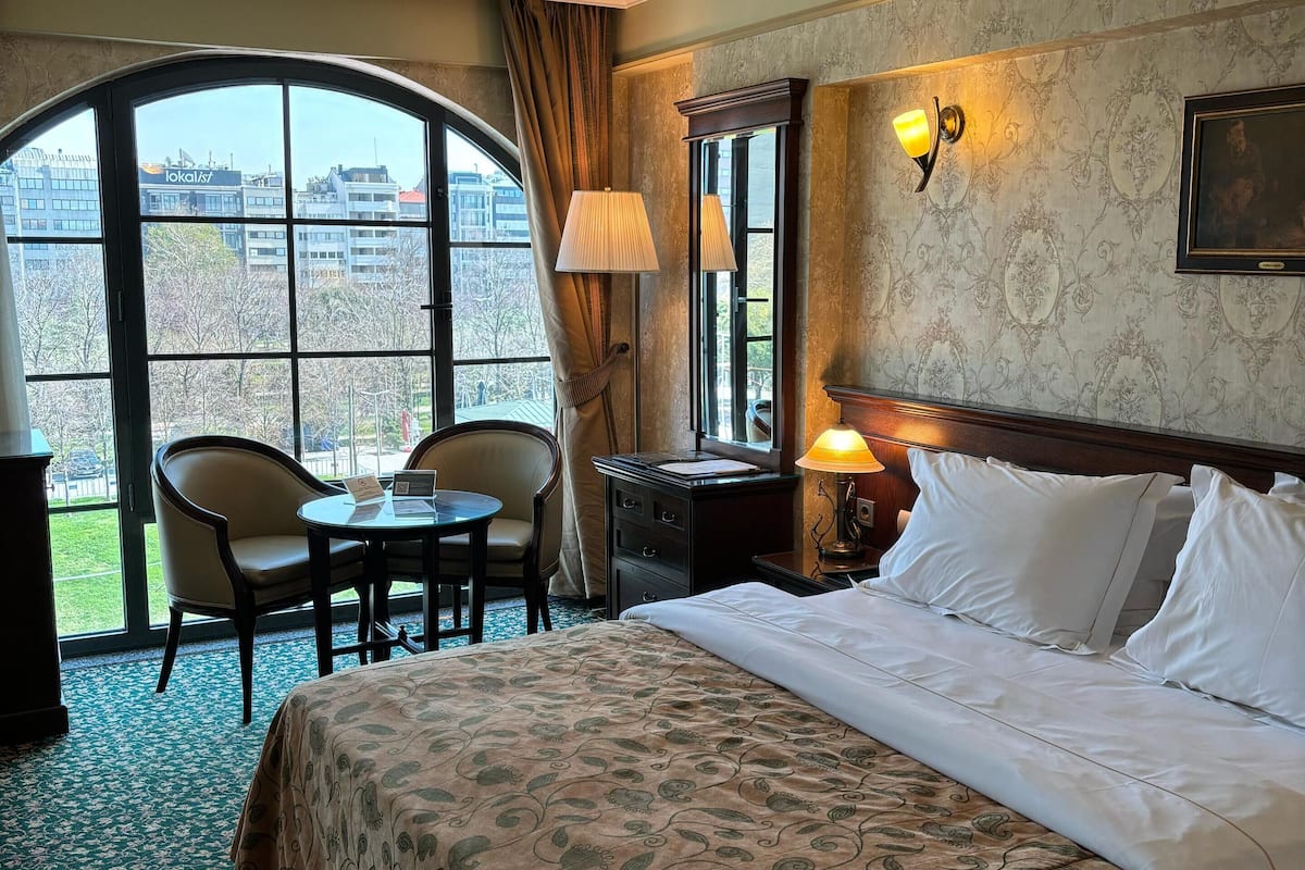 Premium bedding, pillowtop beds, minibar, in-room safe