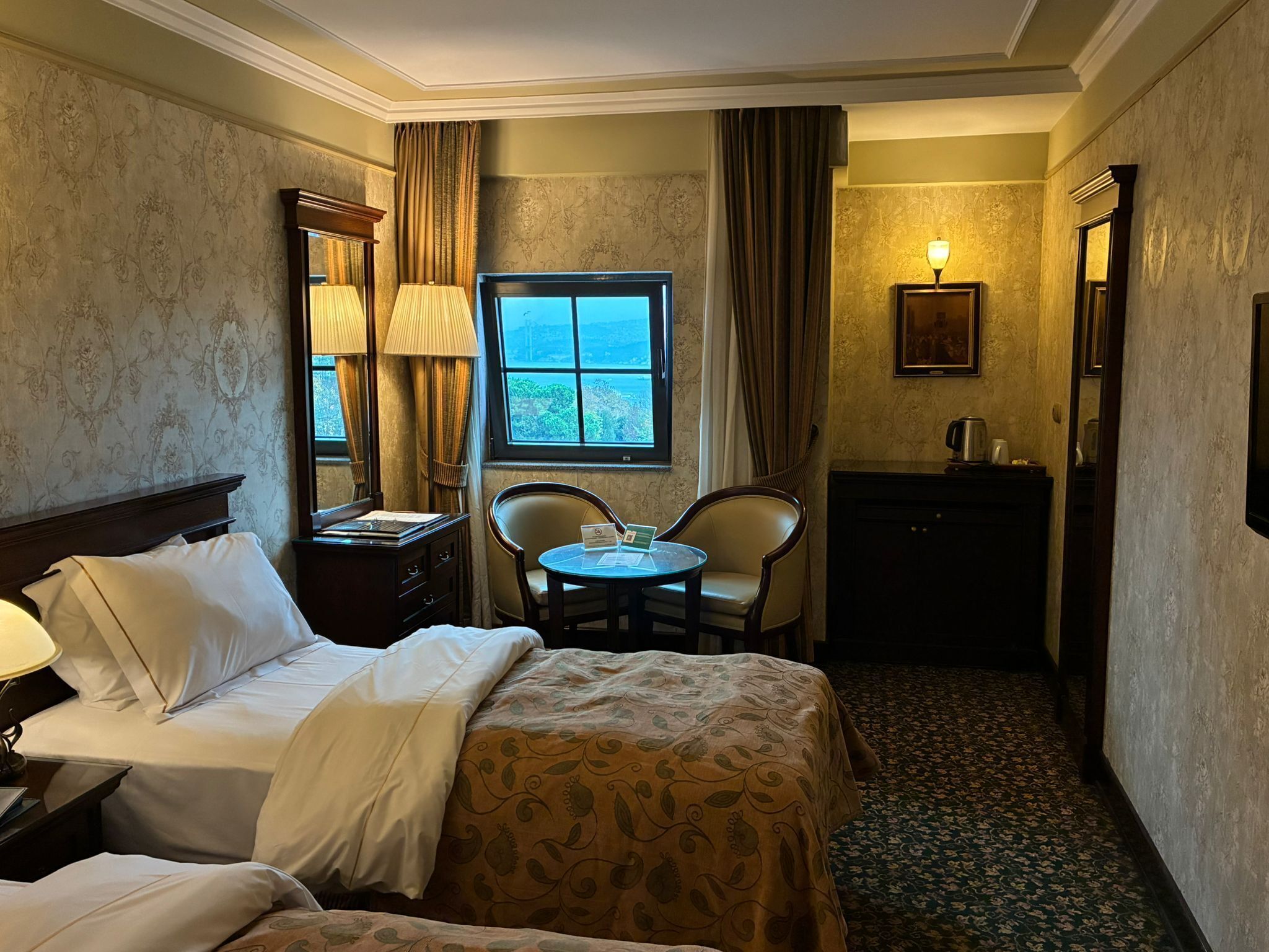 Deluxe Room, 2 Single Beds, Non Smoking, Partial Sea View