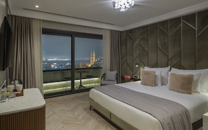 Deluxe Room, Balcony, Sea View | Minibar, in-room safe, desk, laptop workspace - Hotel Nena (Istanbul)
