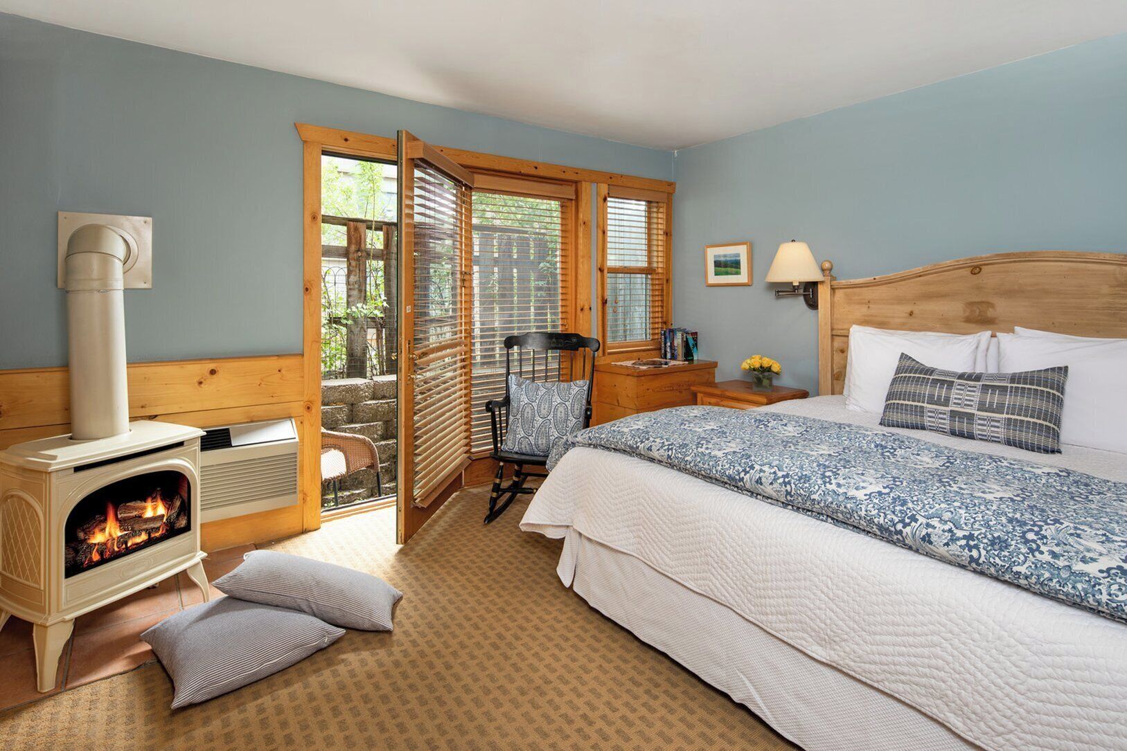 egyptian cotton sheets, premium bedding, down duvets, in-room safe