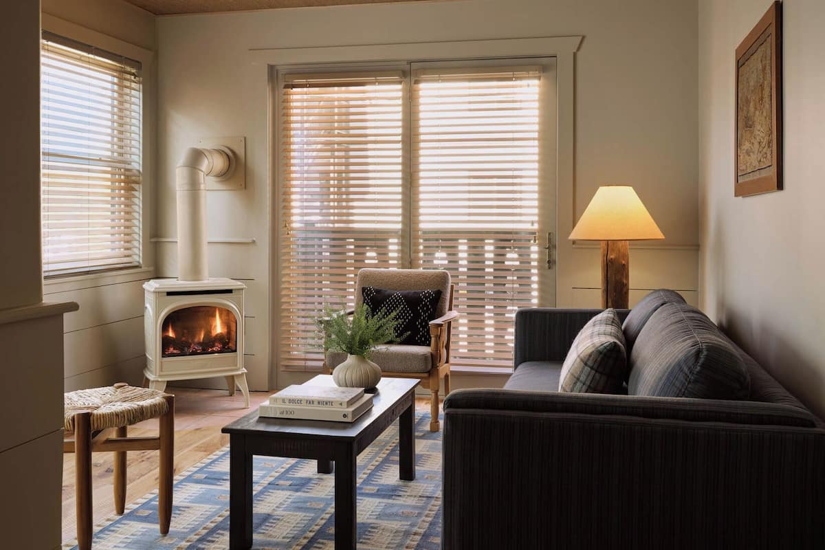 Suite | Living area | Flat-screen TV, heated floors