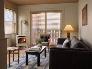 Suite | Living area | Flat-screen TV, heated floors