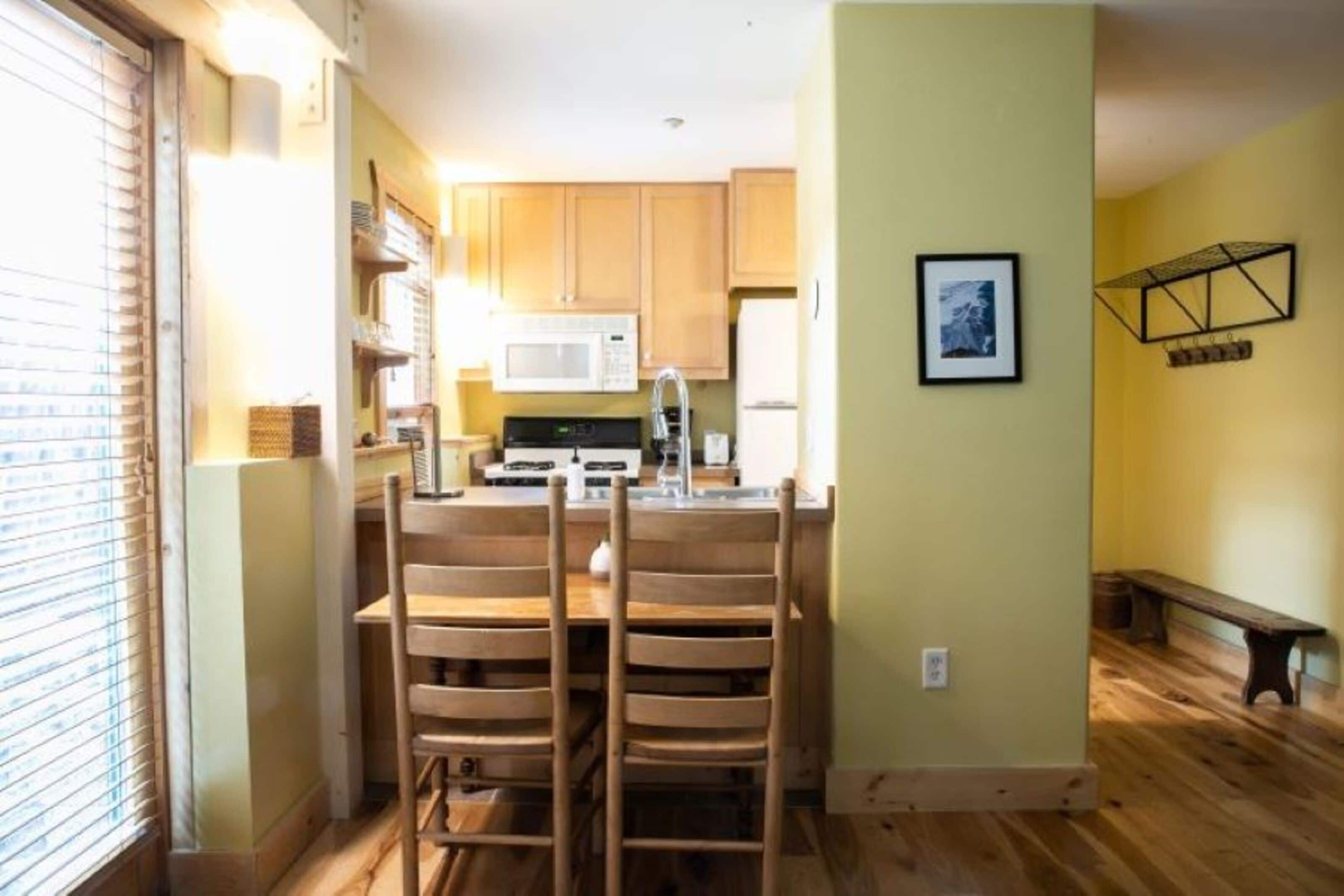 suite, kitchenette (alpine) | egyptian cotton sheets, premium bedding, down duvets, in-room safe