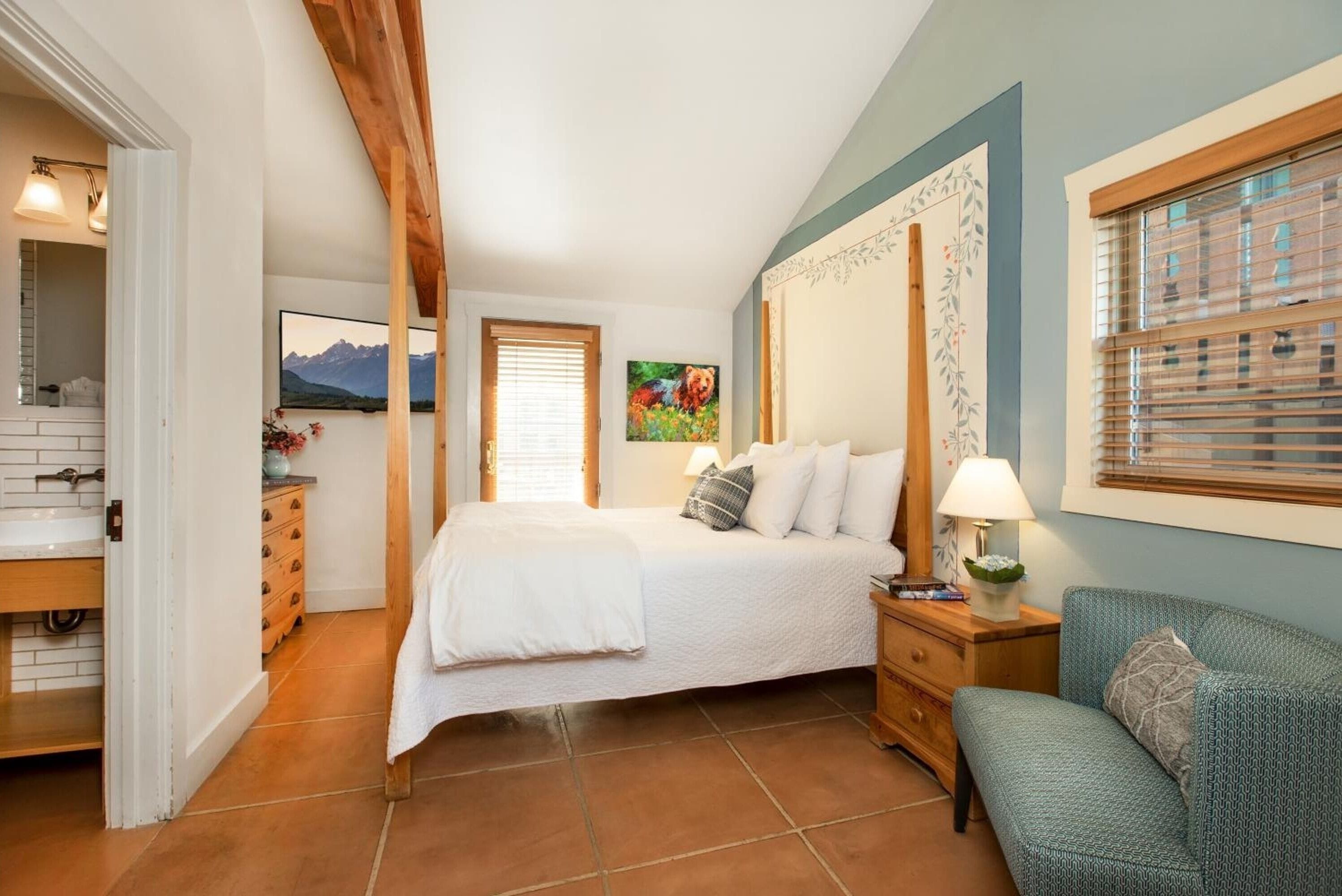 room, 1 queen bed | egyptian cotton sheets, premium bedding, down duvets, in-room safe