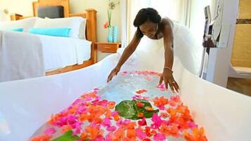 Honeymoon Suite, 1 King Bed, Jetted Tub | Bathroom | Bathtub, deep soaking tub, free toiletries, towels