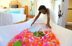 Honeymoon Suite, 1 King Bed, Jetted Tub | Bathroom | Bathtub, deep soaking tub, free toiletries, towels - The Oasis Resort (Negril)