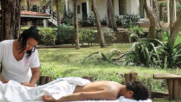 Svensk massage, massage på stranden, ansigtsbehandlinger