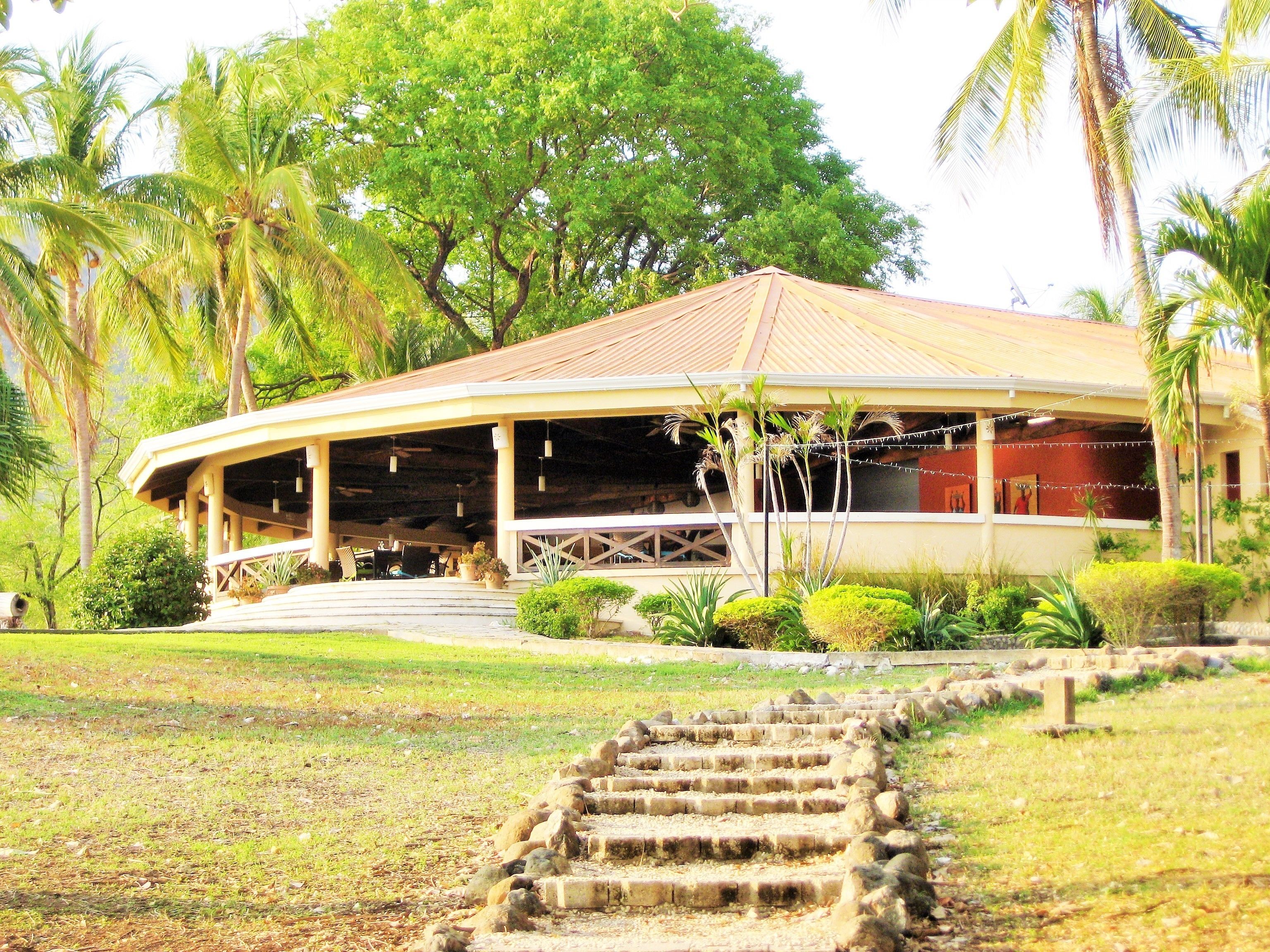 Café da manhã, almoço e jantar; culinária internacional 