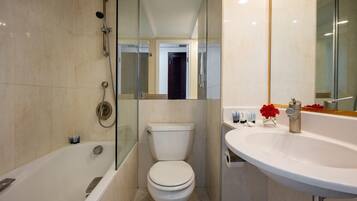 Tina con regadera, tina profunda, amenidades de baño gratuitas