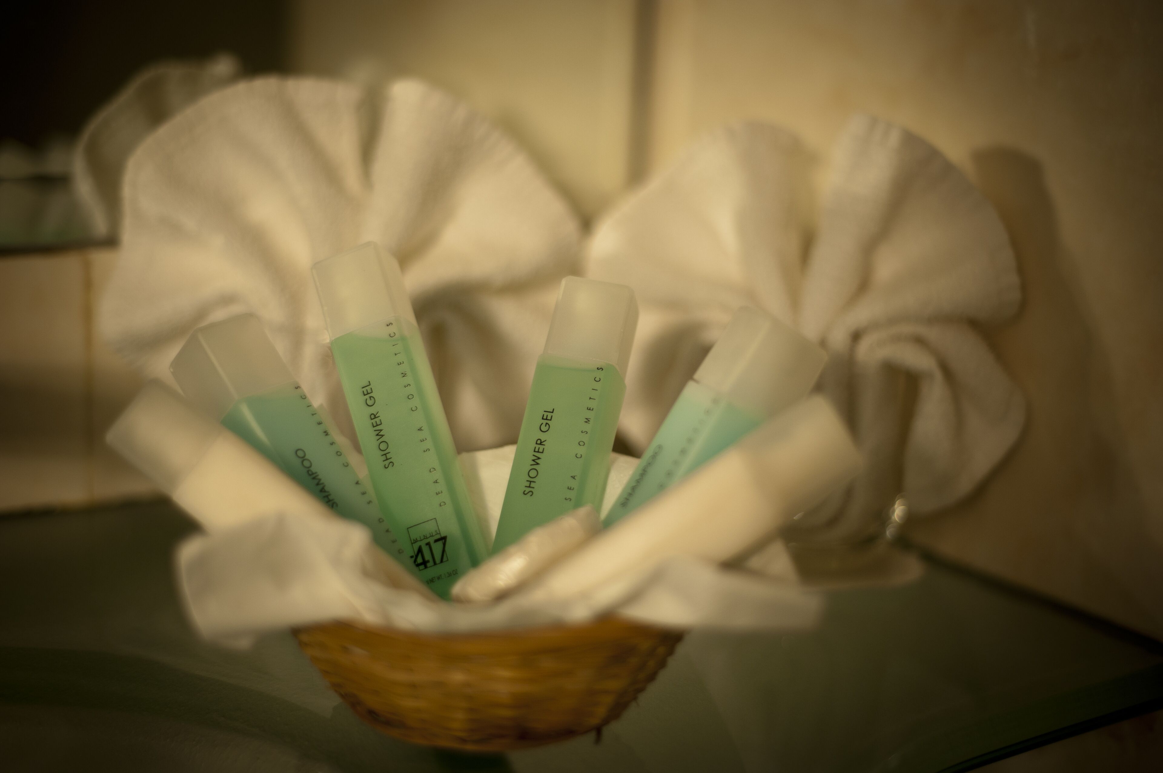 junior suite | bathroom | combined shower/bathtub, deep-soaking bathtub, free toiletries