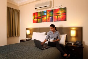 Hochwertige Bettwaren, Zimmersafe, Verdunkelungsvorhänge