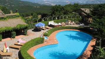 Outdoor pool, pool loungers