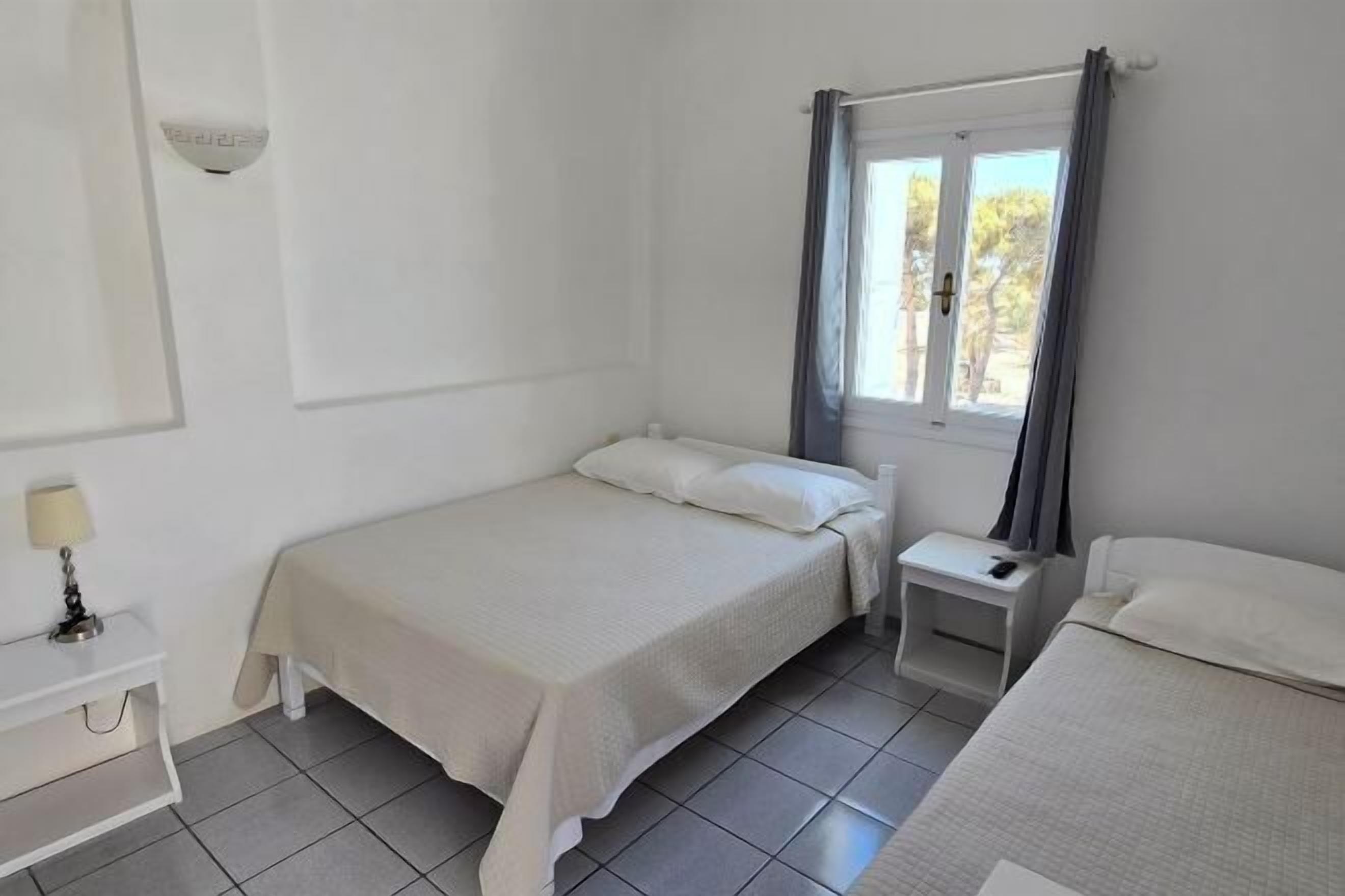 In-room safe, soundproofing, iron/ironing board, free WiFi