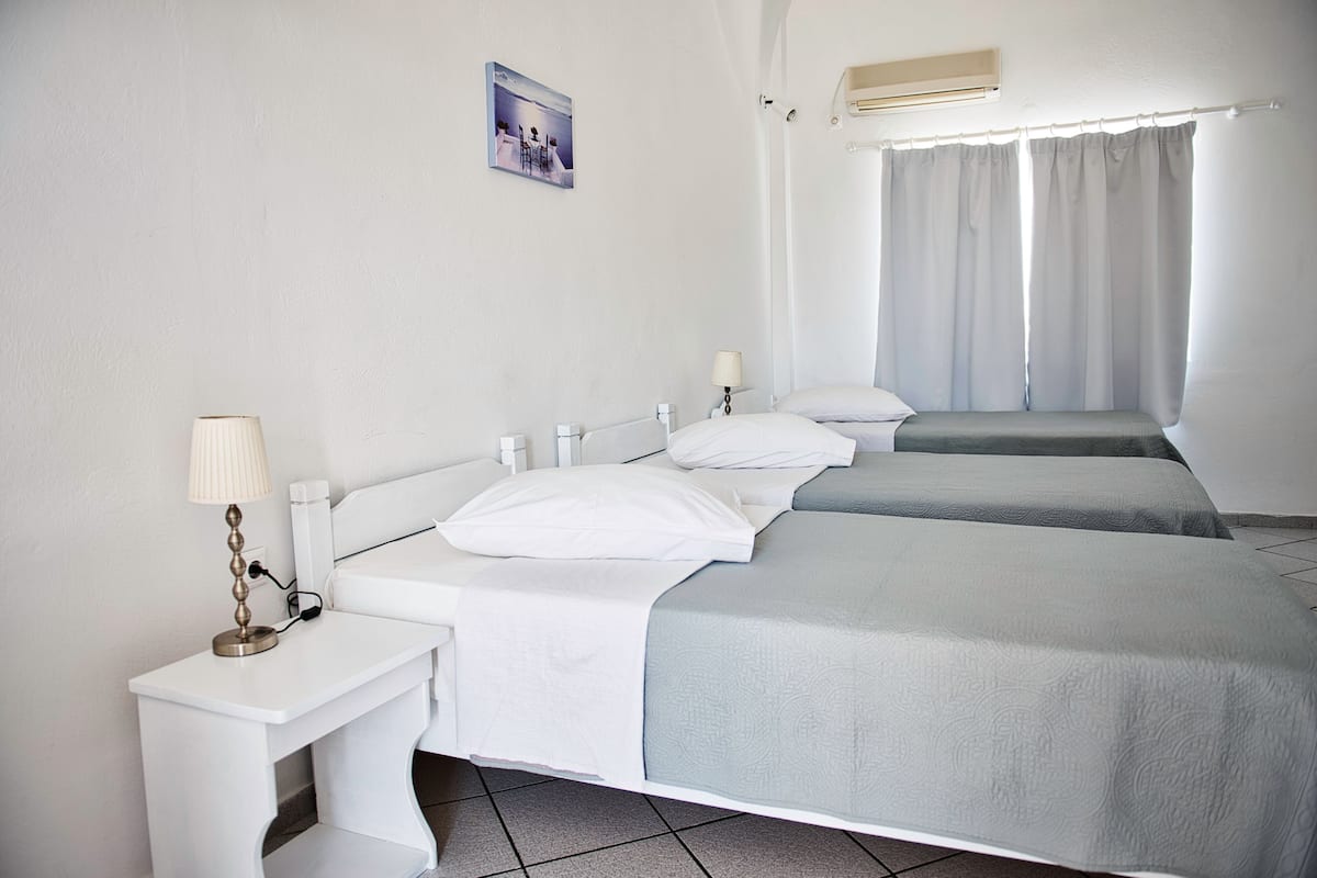 In-room safe, soundproofing, iron/ironing board, free WiFi