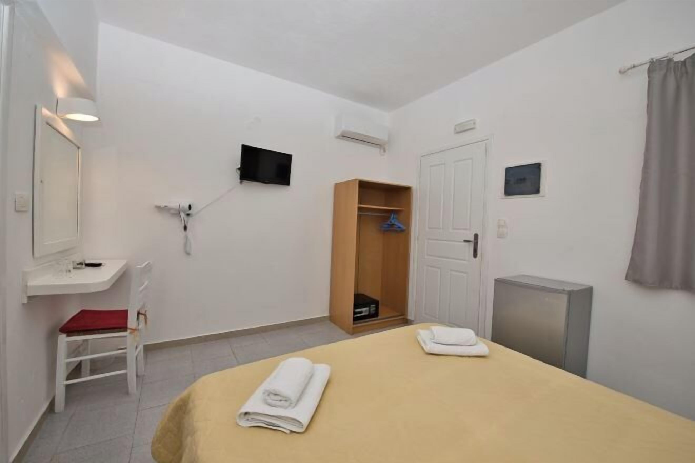 In-room safe, soundproofing, iron/ironing board, free WiFi
