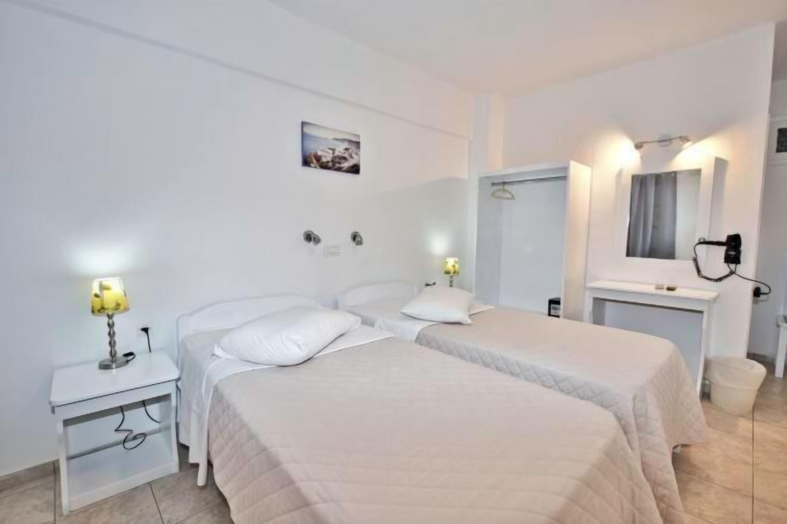 In-room safe, soundproofing, iron/ironing board, free WiFi
