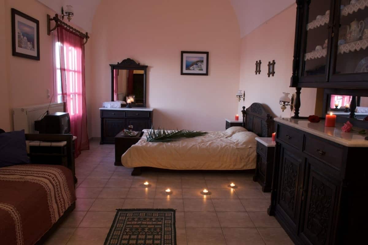 Apartment, 2 Bedrooms (for 4) | 2 bedrooms, in-room safe, desk, soundproofing