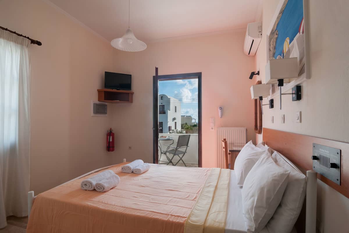 Estudio | Camas con pillow-top, caja de seguridad en la habitación y escritorio