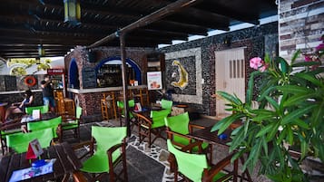 Poolside bar